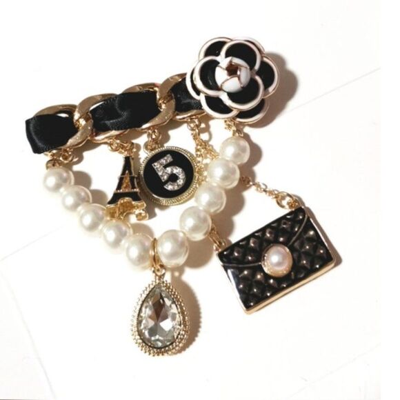 One Black and White Chain Link Brooch - Picture 1 of 1